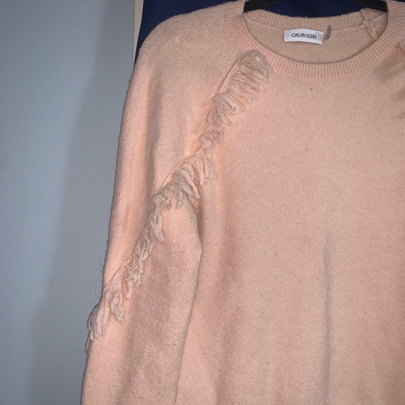Calvin Klein Pink Sweater W Fringed Sleeve Size Small - Picture 2 of 5